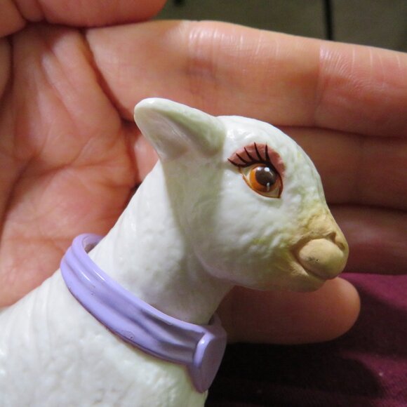 Sheep with cute eyelashes & purple collar Plastic Figure - Picture 4 of 9